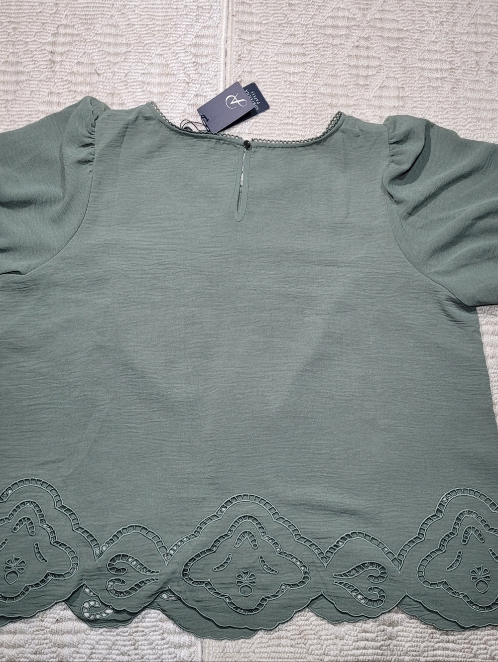 NWT Adrianna Papell Olive Green Puff Sleeve Top Scalloped Eyelet Hem 1X - Picture 7 of 16